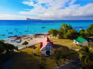 cap,malheureux,red,church,beach,coin,de,mire